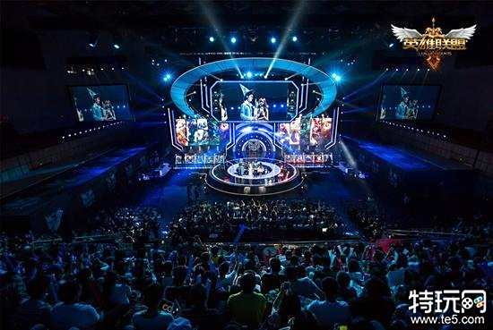 用她卓越的 用她卓越的