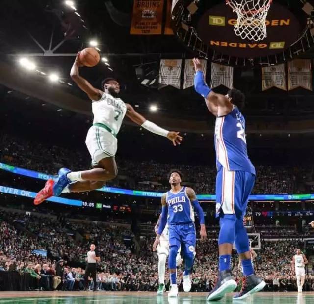 脚踏实地 脚踏实地