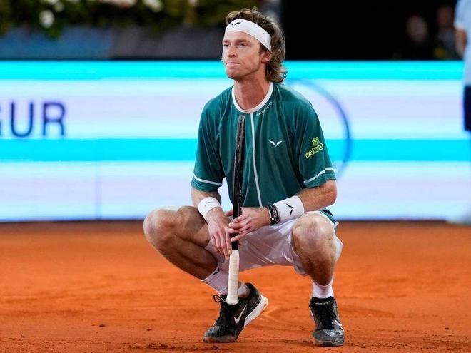 缺席本次世 缺席本次世