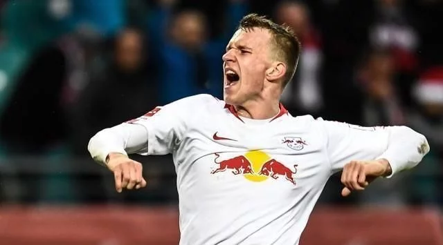 露出防守协 露出防守协