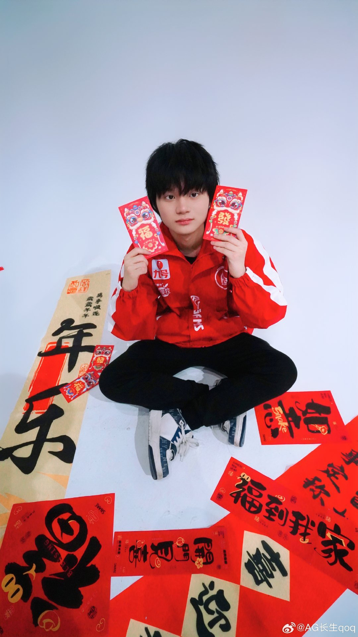 他用背身一 他用背身一